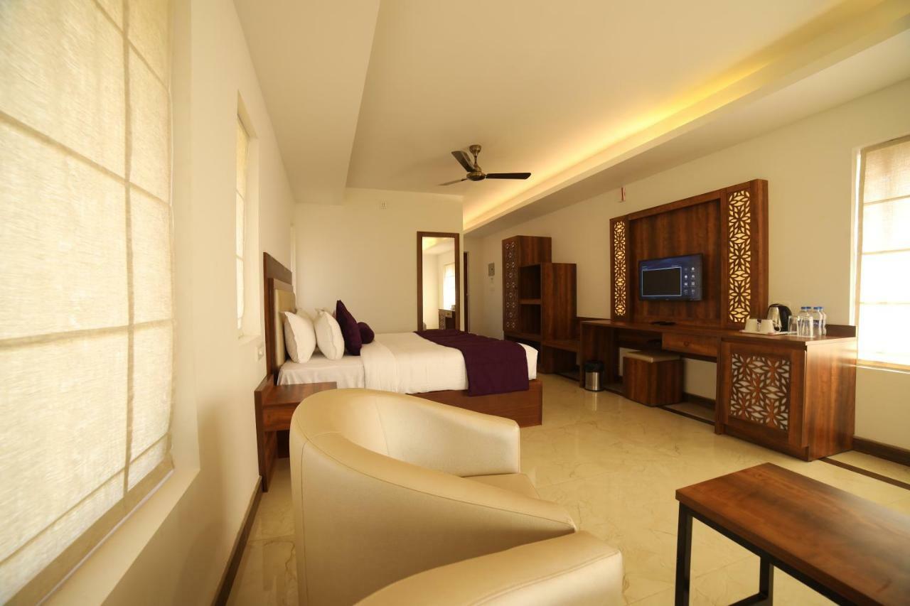 Contour Island Resort & Spa By Citrine Tariyod Экстерьер фото